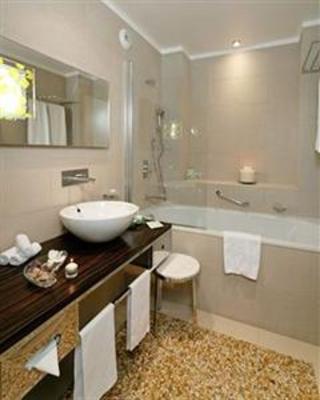 фото отеля Le Grand Hotel Cannes