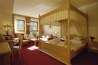 фото отеля Almwellnesshotel Tuffbad Sankt Lorenzen im Lesachtal