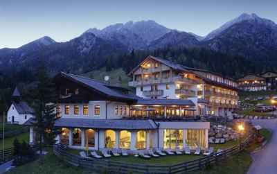 фото отеля Almwellnesshotel Tuffbad Sankt Lorenzen im Lesachtal