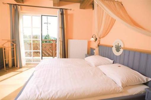 фото отеля Gut Kirchbichl Bed & Breakfast Hallwang