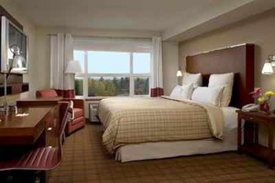 фото отеля Four Points by Sheraton Victoria Gateway
