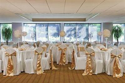 фото отеля Four Points by Sheraton Victoria Gateway
