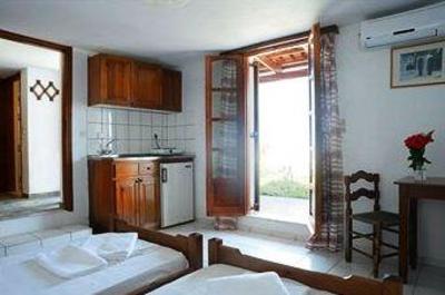 фото отеля Ekati Apartments