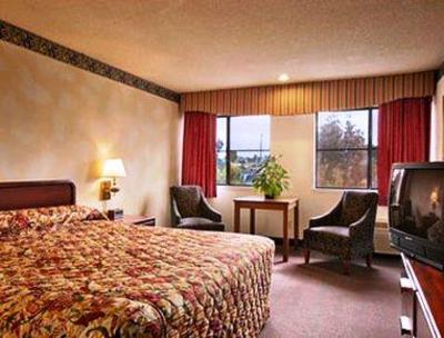 фото отеля Super 8 Berkeley El Cerrito