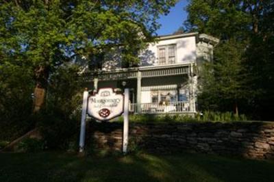 фото отеля 42 Montgomery Bed & Breakfast Cherry Valley