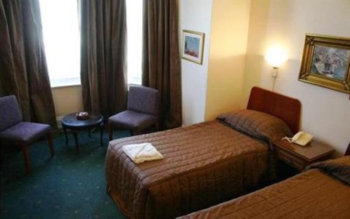 фото отеля Courtlands Hotel