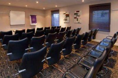 фото отеля Premier Inn Manchester West Trafford