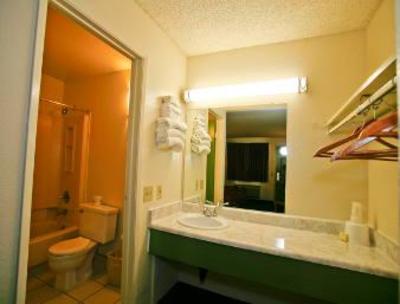 фото отеля Knights Inn South San Diego