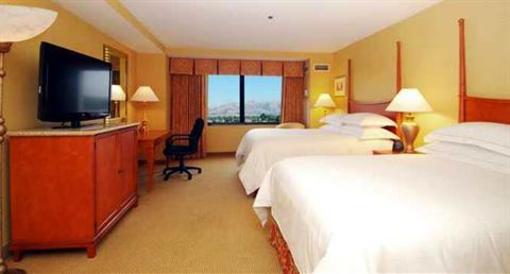 фото отеля Hilton Newark Fremont