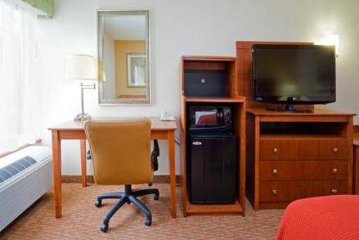 фото отеля Holiday Inn Express Raleigh-Durham Airport