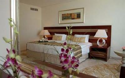 фото отеля Oasis Beach Tower Apartments