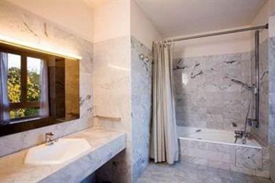 фото отеля Auberge du Roua