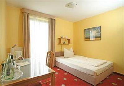 фото отеля Golden Leaf Hotel Perlach Allee Hof