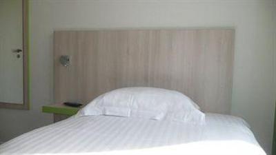 фото отеля Astor Hotel Suresnes