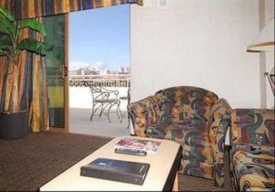 фото отеля Embassy Suites Convention Center Las Vegas