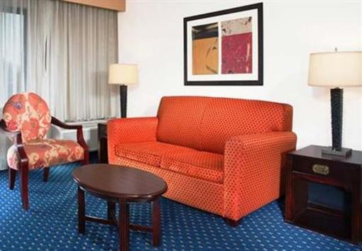 фото отеля Courtyard by Marriott Cleveland Airport/North