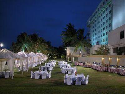 фото отеля The Gateway Hotel Athwalines Surat