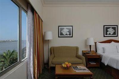 фото отеля The Gateway Hotel Athwalines Surat