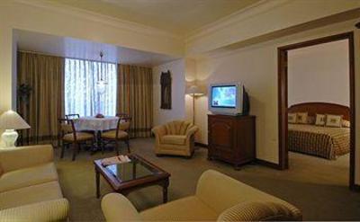 фото отеля The Gateway Hotel Athwalines Surat
