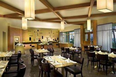 фото отеля The Gateway Hotel Athwalines Surat