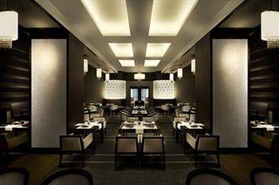 фото отеля The Gateway Hotel Athwalines Surat