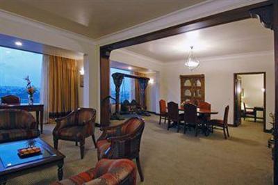 фото отеля The Gateway Hotel Athwalines Surat