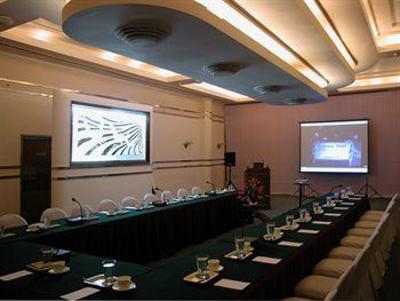 фото отеля The Gateway Hotel Athwalines Surat