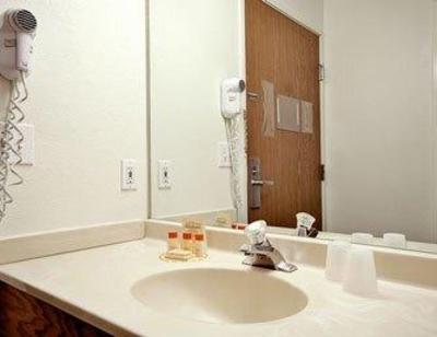 фото отеля Days Inn Great Lakes North Chicago