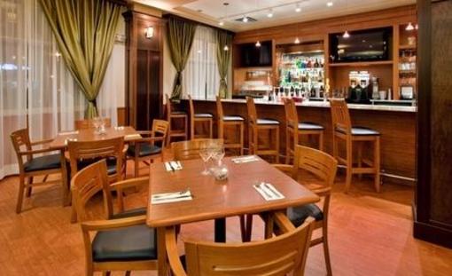 фото отеля Holiday Inn Suites Kamloops