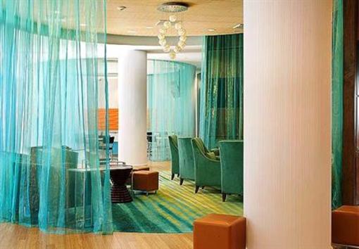 фото отеля SpringHill Suites Savannah Downtown