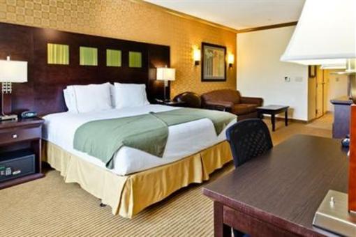 фото отеля Holiday Inn Express Hotel & Suites Desoto