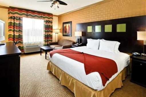 фото отеля Holiday Inn Express Hotel & Suites Desoto