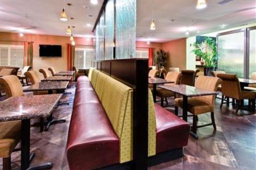 фото отеля Holiday Inn Express Hotel & Suites Desoto