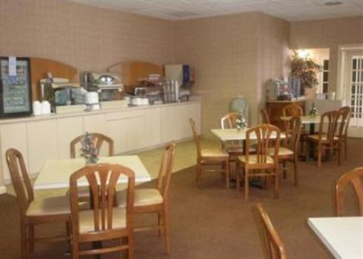 фото отеля Econo Lodge Inn & Suites Wheeling East Triadelphia