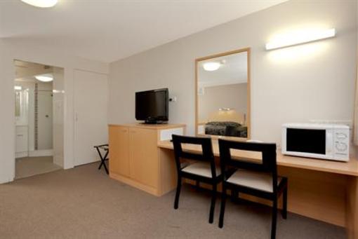 фото отеля Adamstown Motor Inn
