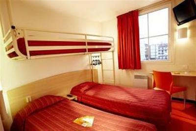 фото отеля Premiere Classe Paris Ouest Pont de Suresnes
