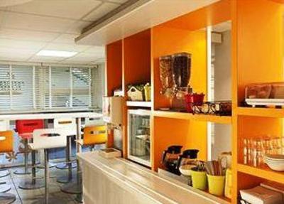 фото отеля Premiere Classe Paris Ouest Pont de Suresnes