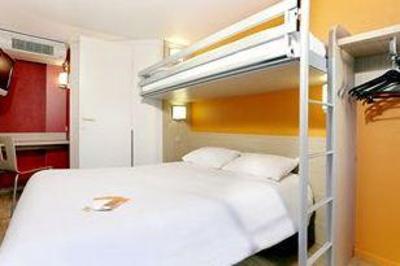 фото отеля Premiere Classe Paris Ouest Pont de Suresnes