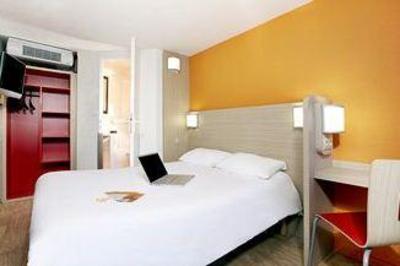 фото отеля Premiere Classe Paris Ouest Pont de Suresnes