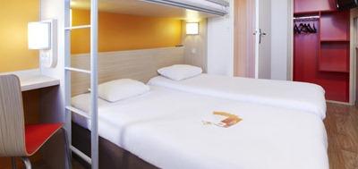 фото отеля Premiere Classe Paris Ouest Pont de Suresnes