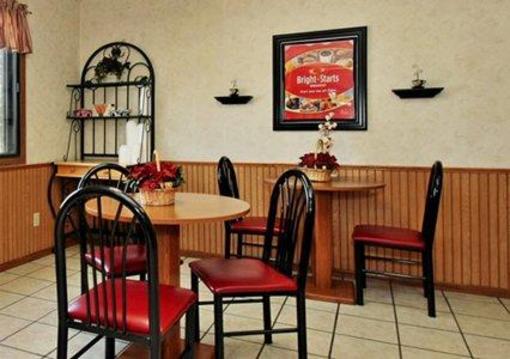 фото отеля Econo Lodge Inn & Suites Dubuque