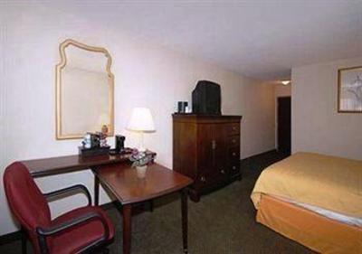 фото отеля Quality Inn Airport St. Louis
