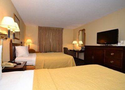 фото отеля Quality Inn Airport St. Louis