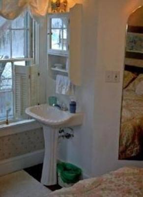 фото отеля Nichols Guest Rooms Seekonk