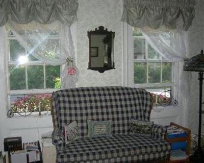 фото отеля Nichols Guest Rooms Seekonk