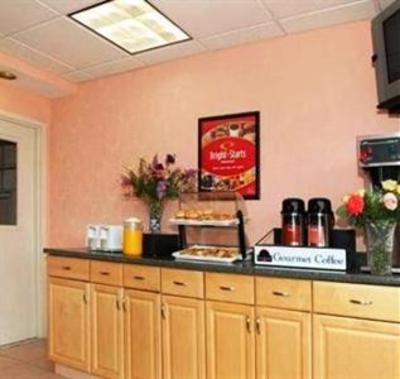 фото отеля Days Inn & Suites Glenmont