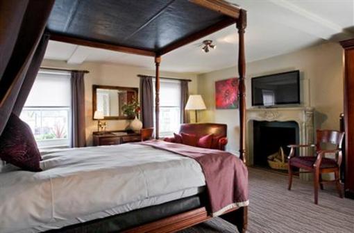 фото отеля Dog & Bear Hotel