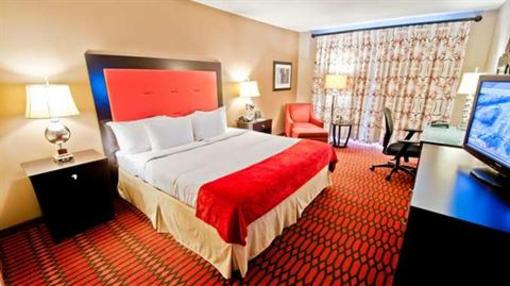 фото отеля Doubletree by Hilton Raleigh Brownstone - University