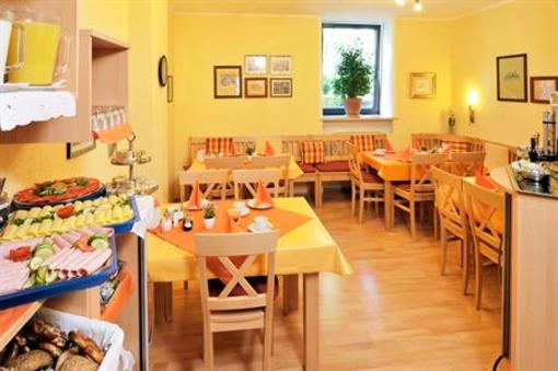 фото отеля Hotel Pension Margit Munich