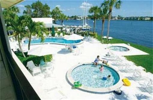 фото отеля Charter Club Resort of Naples Bay